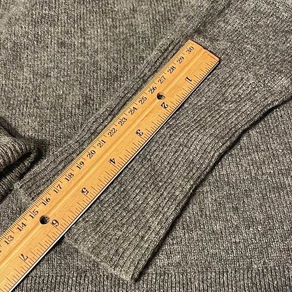 HALOGEN CASHMERE gray v-neck VEE Sweater - Picture 8 of 12